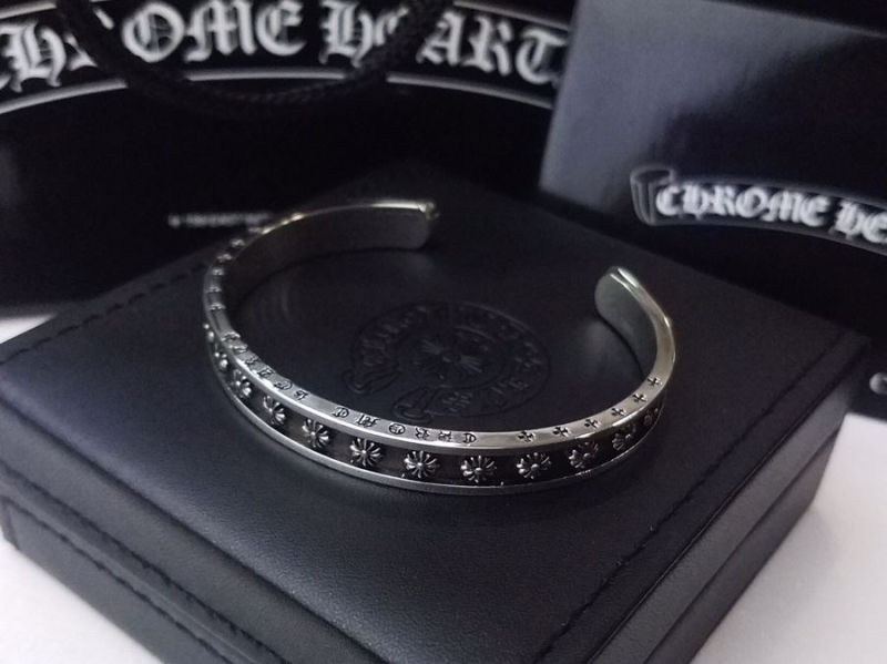 Ch*0me He**ts bracelets